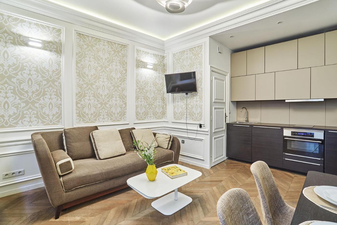 Apartment Louvre Museum By Studio Prestige Paris Eksteriør bilde