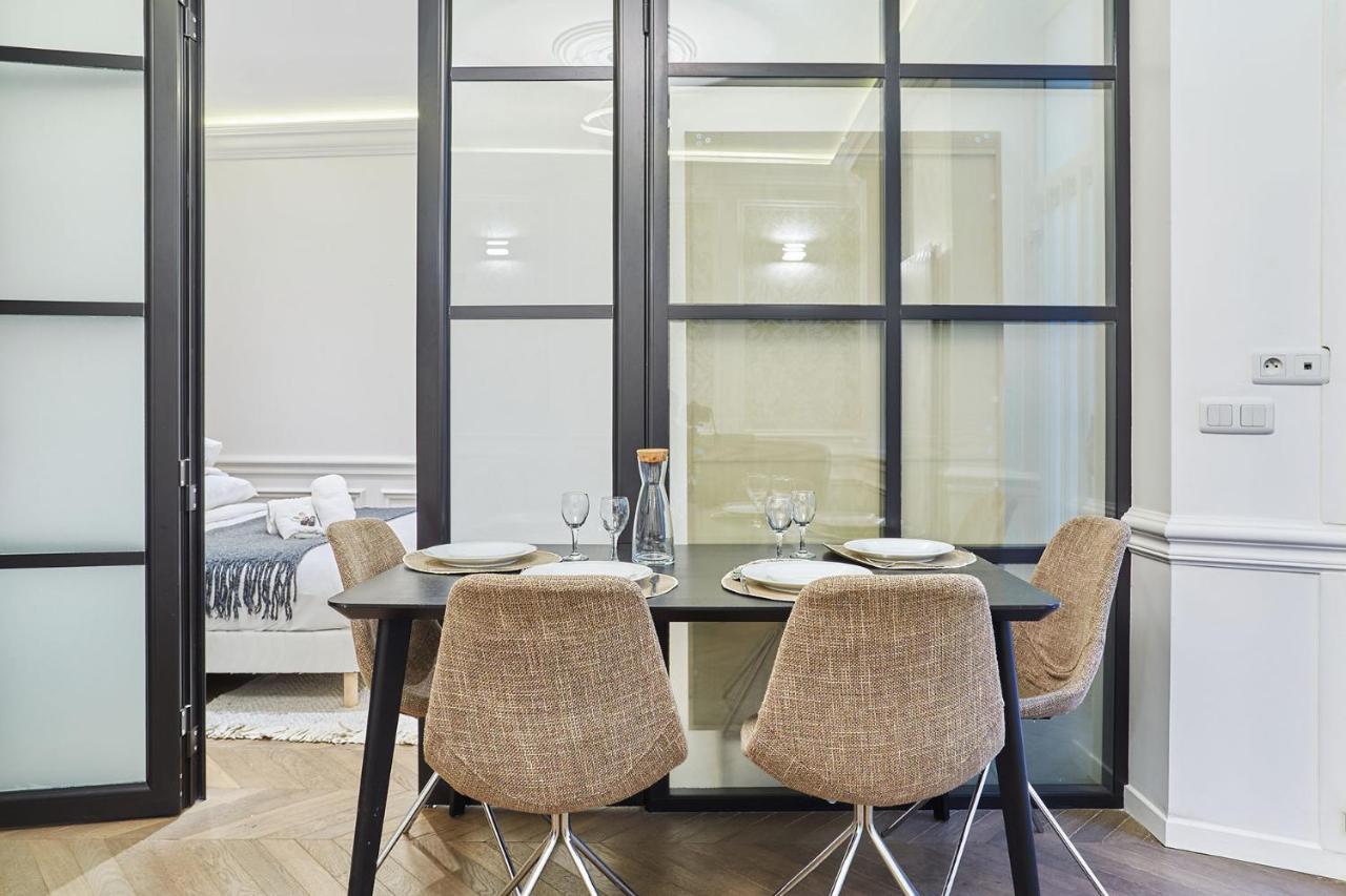 Apartment Louvre Museum By Studio Prestige Paris Eksteriør bilde